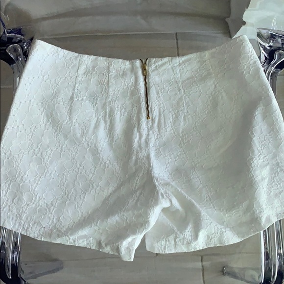 White lace Lilly Pulitzer Shorts! - Picture 3 of 3